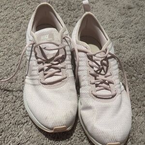 Nike Women's Soft Pink Athletic Shoes